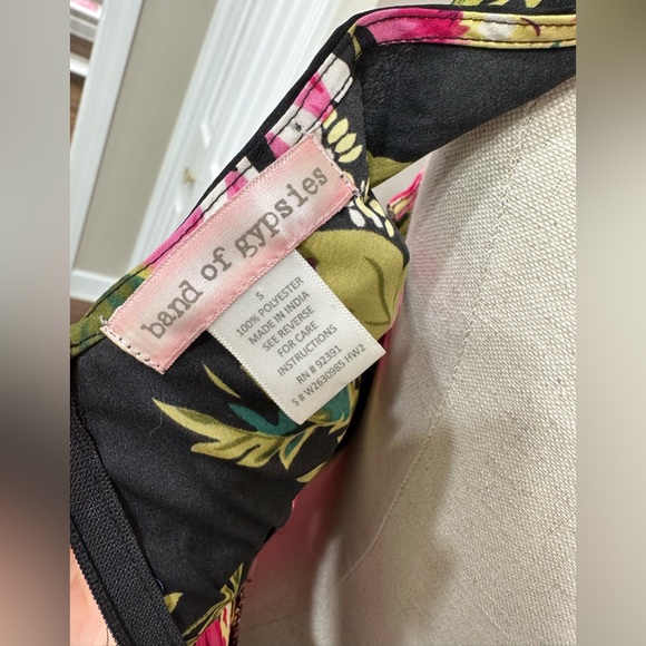 Lightweight Floral Dress - Picture 6 of 6